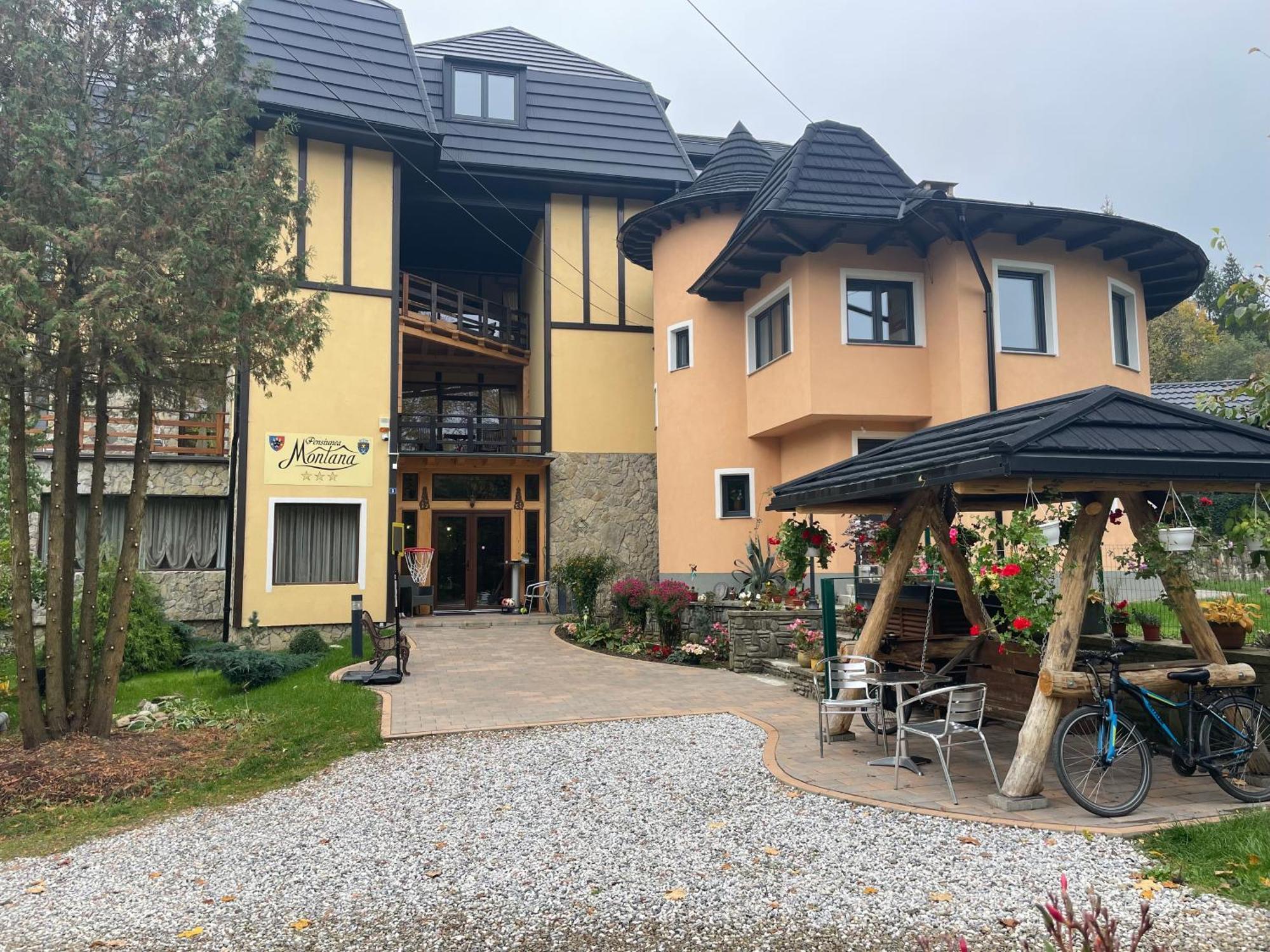 Hotel Montana Sucevita Esterno foto